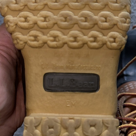 L.L. Bean Women’s 8” duck boots w/ UGG shearling insoles - Picture 5 of 7